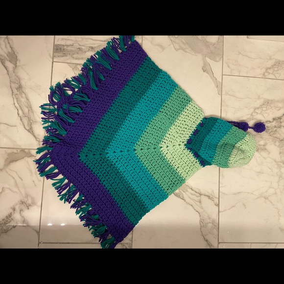 Brand New Handmade Wool Poncho. 3T - Picture 3 of 5